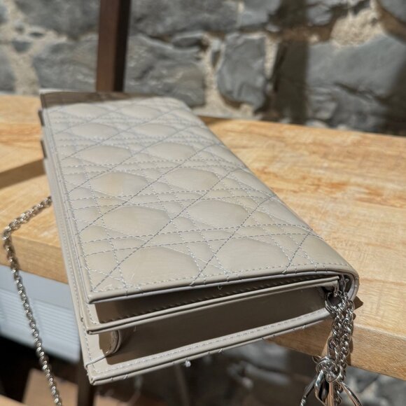 Christian Dior Pearl Grey Patent Cannage Chain Clutch - Picture 10 of 16